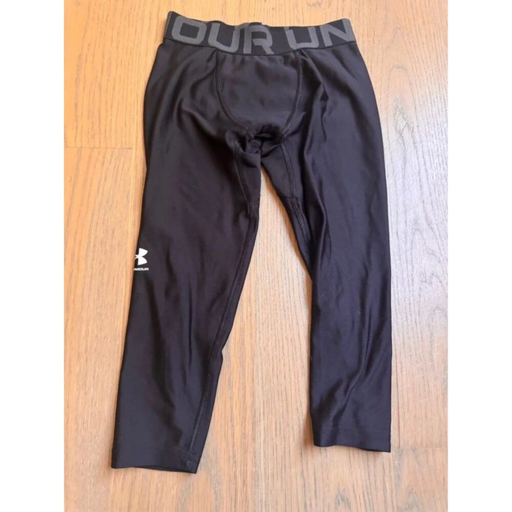 Under Armour HeatGear Boys YS Youth Small 3/4 Compression Leggings Black